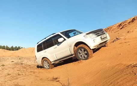 Mitsubishi Pajero IV, 2011 год, 2 430 000 рублей, 10 фотография