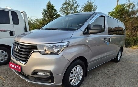 Hyundai Grand Starex Grand Starex I рестайлинг 2, 2021 год, 2 957 000 рублей, 1 фотография