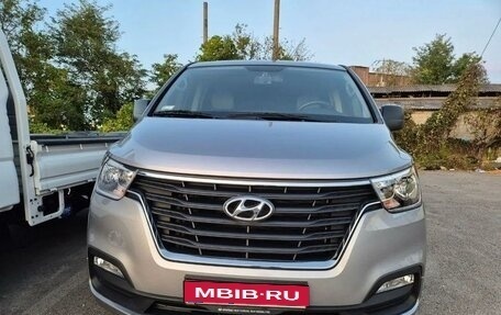 Hyundai Grand Starex Grand Starex I рестайлинг 2, 2021 год, 2 957 000 рублей, 2 фотография