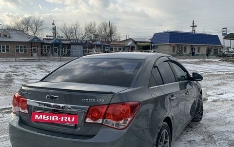 Chevrolet Cruze II, 2010 год, 927 000 рублей, 4 фотография