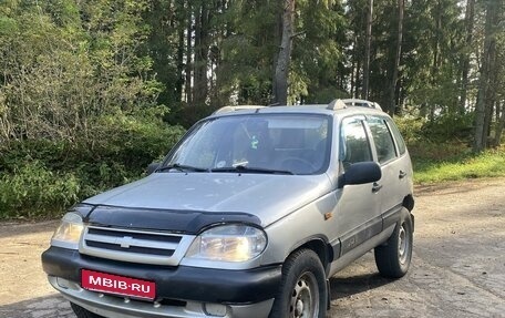 Chevrolet Niva I рестайлинг, 2004 год, 215 000 рублей, 1 фотография