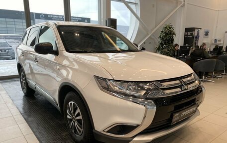 Mitsubishi Outlander III рестайлинг 3, 2018 год, 2 296 600 рублей, 3 фотография