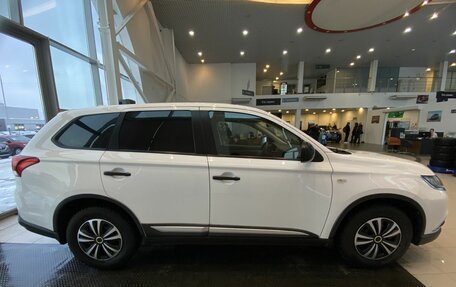 Mitsubishi Outlander III рестайлинг 3, 2018 год, 2 296 600 рублей, 5 фотография