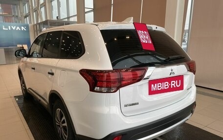 Mitsubishi Outlander III рестайлинг 3, 2018 год, 2 296 600 рублей, 8 фотография