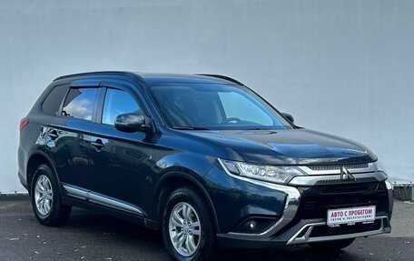 Mitsubishi Outlander III рестайлинг 3, 2019 год, 2 490 000 рублей, 3 фотография