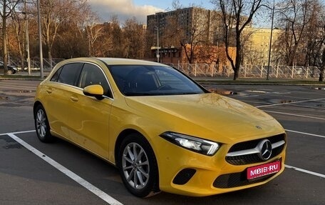 Mercedes-Benz A-Класс, 2019 год, 3 000 000 рублей, 1 фотография