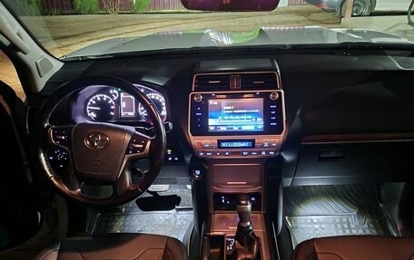 Toyota Land Cruiser Prado 150 рестайлинг 2, 2018 год, 6 200 000 рублей, 31 фотография