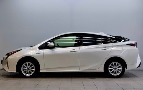 Toyota Prius IV XW50, 2017 год, 1 890 000 рублей, 9 фотография