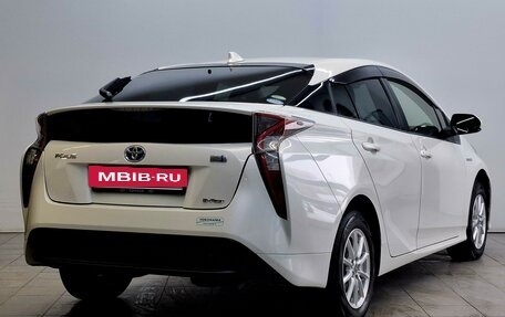 Toyota Prius IV XW50, 2017 год, 1 890 000 рублей, 6 фотография