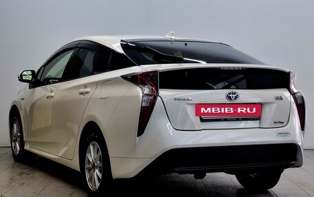 Toyota Prius IV XW50, 2017 год, 1 890 000 рублей, 8 фотография