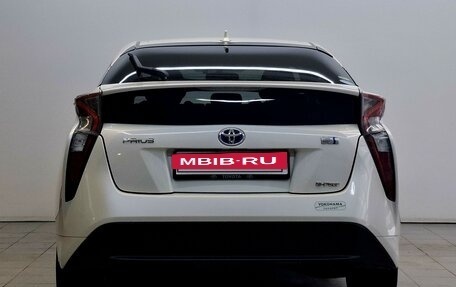 Toyota Prius IV XW50, 2017 год, 1 890 000 рублей, 7 фотография