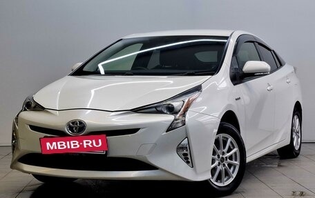 Toyota Prius IV XW50, 2017 год, 1 890 000 рублей, 2 фотография