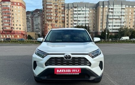 Toyota RAV4, 2020 год, 3 090 000 рублей, 2 фотография