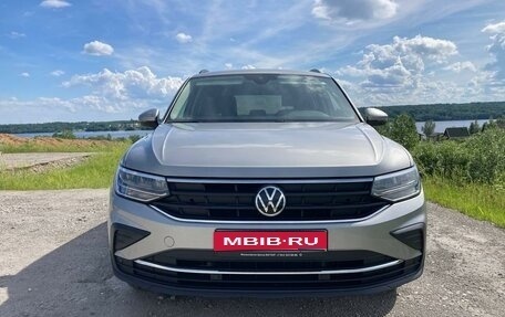 Volkswagen Tiguan II, 2021 год, 3 500 000 рублей, 1 фотография