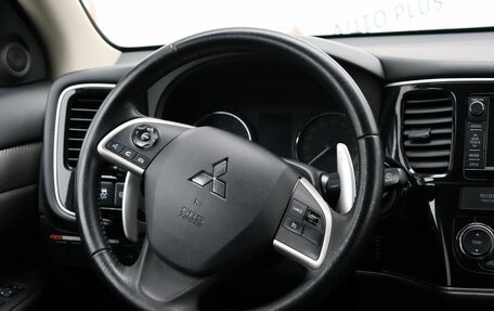 Mitsubishi Outlander III рестайлинг 3, 2014 год, 1 760 000 рублей, 13 фотография