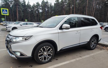 Mitsubishi Outlander III рестайлинг 3, 2015 год, 1 750 000 рублей, 2 фотография