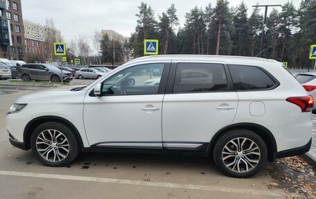 Mitsubishi Outlander III рестайлинг 3, 2015 год, 1 750 000 рублей, 3 фотография