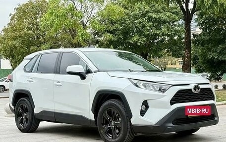 Toyota RAV4, 2021 год, 2 540 000 рублей, 3 фотография