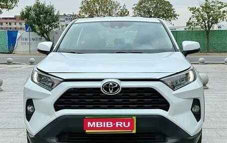 Toyota RAV4, 2021 год, 2 540 000 рублей, 2 фотография