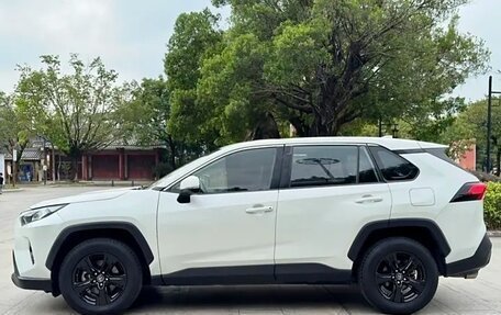 Toyota RAV4, 2021 год, 2 540 000 рублей, 5 фотография