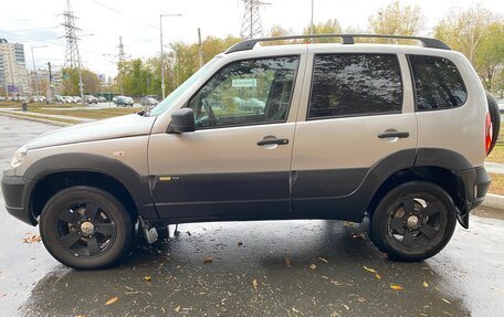 Chevrolet Niva I рестайлинг, 2017 год, 643 000 рублей, 5 фотография