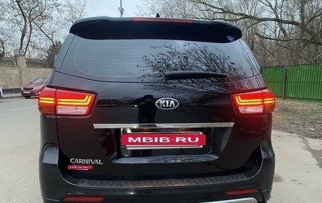 KIA Carnival III, 2017 год, 2 800 000 рублей, 4 фотография