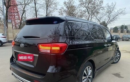 KIA Carnival III, 2017 год, 2 800 000 рублей, 5 фотография