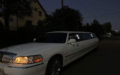 Lincoln Town Car III рестайлинг, 2002 год, 500 000 рублей, 4 фотография