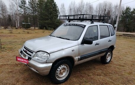 Chevrolet Niva I рестайлинг, 2003 год, 210 000 рублей, 2 фотография