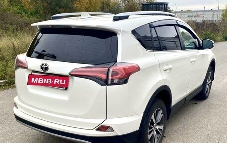 Toyota RAV4, 2017 год, 2 900 000 рублей, 2 фотография