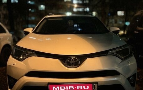 Toyota RAV4, 2017 год, 2 900 000 рублей, 6 фотография