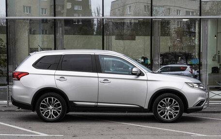 Mitsubishi Outlander III рестайлинг 3, 2016 год, 2 149 000 рублей, 5 фотография