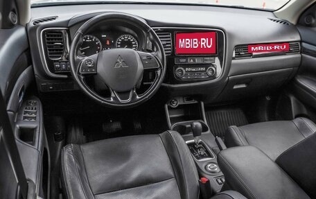 Mitsubishi Outlander III рестайлинг 3, 2016 год, 2 149 000 рублей, 6 фотография