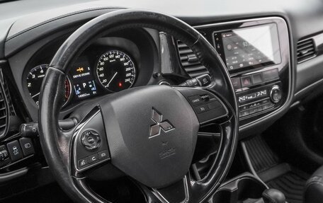 Mitsubishi Outlander III рестайлинг 3, 2016 год, 2 149 000 рублей, 18 фотография