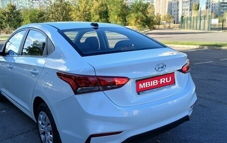 Hyundai Solaris II рестайлинг, 2017 год, 900 000 рублей, 1 фотография