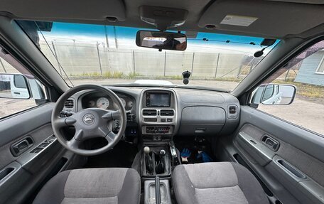 Nissan NP300, 2011 год, 2 200 000 рублей, 14 фотография