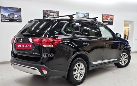 Mitsubishi Outlander III рестайлинг 3, 2018 год, 2 190 000 рублей, 2 фотография