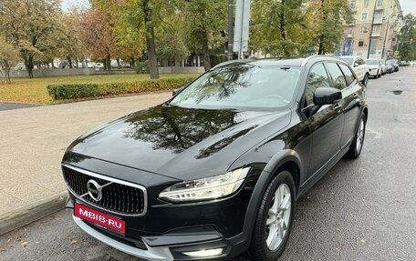 Volvo V90 Cross Country I рестайлинг, 2018 год, 3 800 000 рублей, 1 фотография