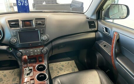 Toyota Highlander III, 2012 год, 2 599 000 рублей, 15 фотография