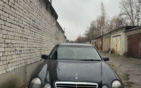 Mercedes-Benz E-Класс, 2001 год, 650 000 рублей, 1 фотография