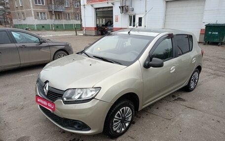 Renault Sandero II рестайлинг, 2015 год, 681 000 рублей, 1 фотография