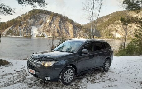 Mitsubishi Outlander III рестайлинг 3, 2014 год, 2 200 000 рублей, 3 фотография