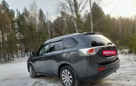 Mitsubishi Outlander III рестайлинг 3, 2014 год, 2 200 000 рублей, 8 фотография