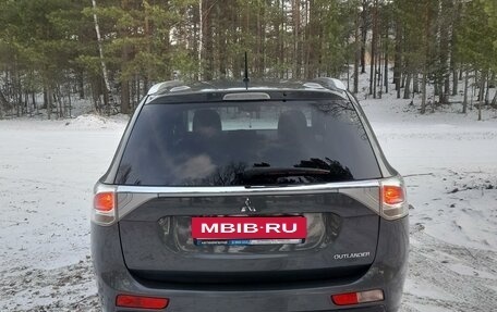 Mitsubishi Outlander III рестайлинг 3, 2014 год, 2 200 000 рублей, 7 фотография