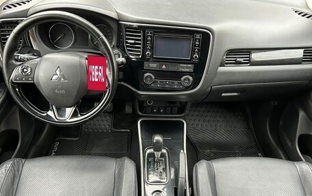 Mitsubishi Outlander III рестайлинг 3, 2017 год, 1 719 000 рублей, 8 фотография