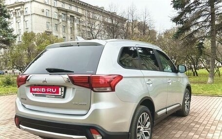 Mitsubishi Outlander III рестайлинг 3, 2017 год, 1 719 000 рублей, 5 фотография