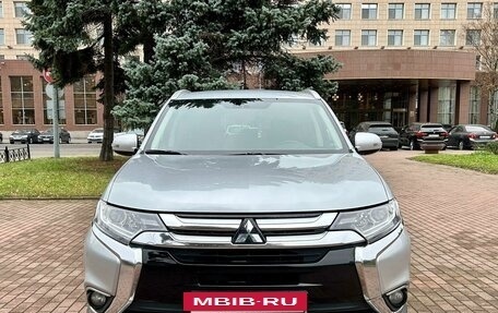 Mitsubishi Outlander III рестайлинг 3, 2017 год, 1 719 000 рублей, 3 фотография