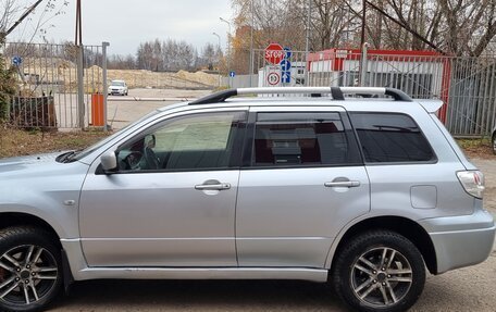 Mitsubishi Outlander III рестайлинг 3, 2004 год, 637 000 рублей, 29 фотография