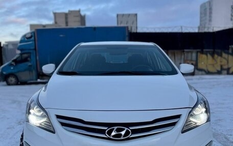 Hyundai Solaris II рестайлинг, 2015 год, 1 299 000 рублей, 1 фотография