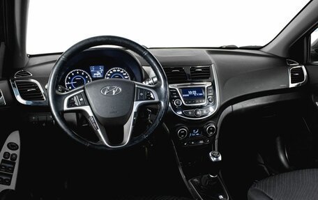 Hyundai Solaris II рестайлинг, 2016 год, 1 100 000 рублей, 23 фотография